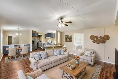 208 Circle Dr, Buda, TX 78610 photo 8