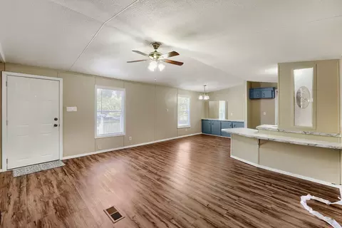 208 Circle Dr, Buda, TX 78610 photo 5