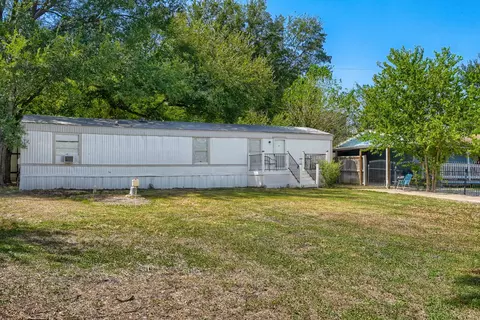 208 Circle Dr, Buda, TX 78610 photo 2