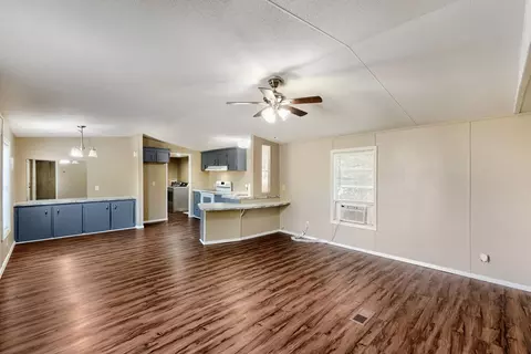 208 Circle Dr, Buda, TX 78610 photo 9