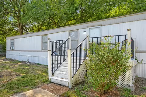 208 Circle Dr, Buda, TX 78610 photo 4