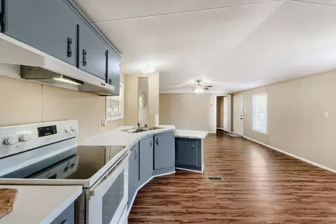 208 Circle Dr, Buda, TX 78610 photo 12