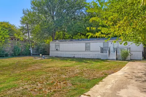 208 Circle Dr, Buda, TX 78610 photo 3