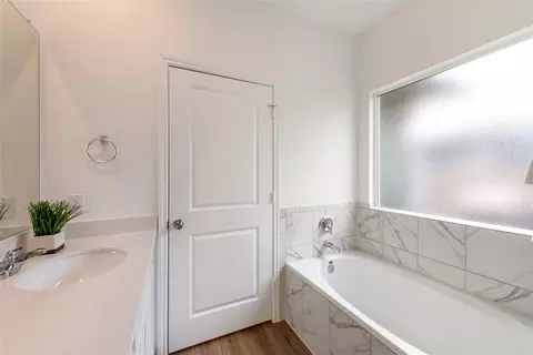 Bath - 150 Tofalla, Kyle, TX 78640 photo 2 of 4