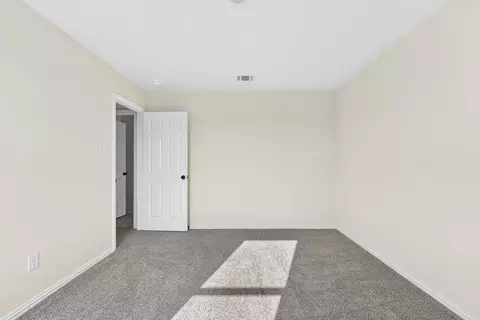 Bedroom - 1007 Antelope Trl, Temple, TX 76504 photo 5 of 7
