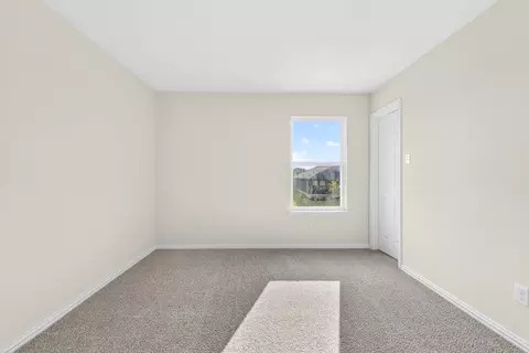 Bedroom - 1007 Antelope Trl, Temple, TX 76504 photo 4 of 7