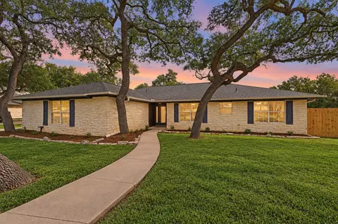 600 Meadow Oaks Dr, Dripping Springs, TX 78620