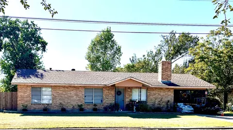 817 N Harris St, Giddings, TX 78942