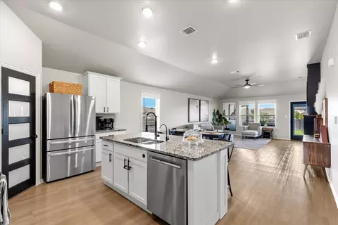 Kitchen - 205 Bright Star Ln, Georgetown, TX 78628 photo 3 of 4