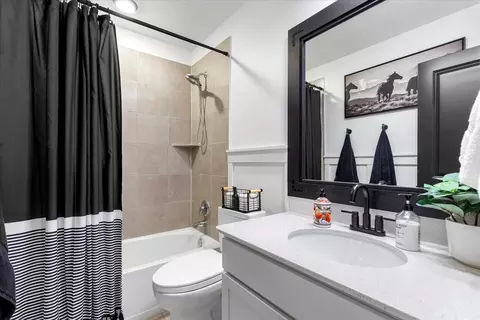 Bath - 205 Bright Star Ln, Georgetown, TX 78628 photo 4 of 5