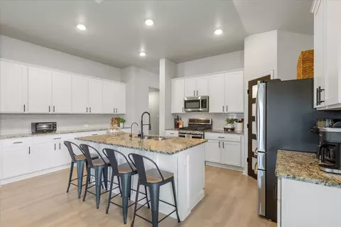 Kitchen - 205 Bright Star Ln, Georgetown, TX 78628 photo 4 of 4