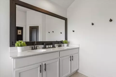 Bath - 205 Bright Star Ln, Georgetown, TX 78628 photo 1 of 5