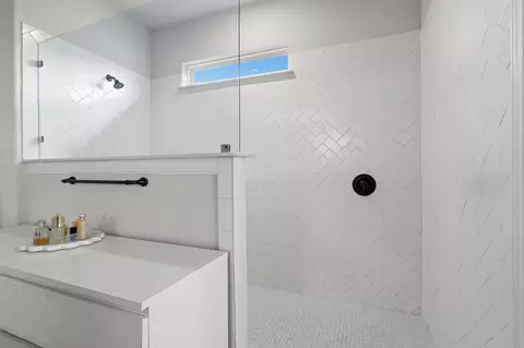 Bath - 1940 Blue River Dr, Leander, TX 78641 photo 3 of 5