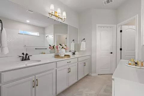 Bath - 1940 Blue River Dr, Leander, TX 78641 photo 2 of 5