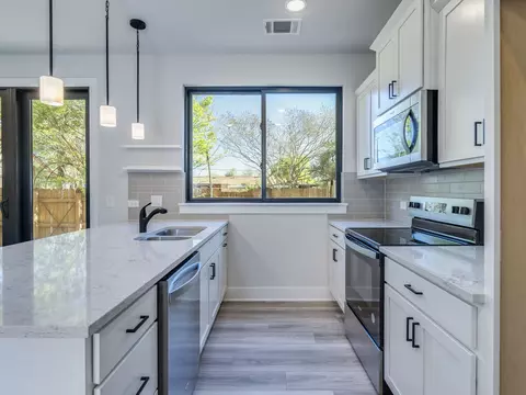 206 E Wonsley Dr #2, Austin, TX 78753