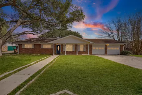 795 Vogel Dr, Lockhart, TX 78644