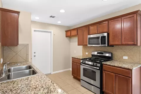 Kitchen - 458 Nottingham Loop, Kyle, TX 78640 photo 3 of 7