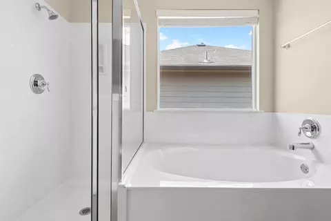 Bath - 458 Nottingham Loop, Kyle, TX 78640 photo 3 of 4