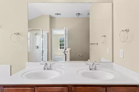Bath - 458 Nottingham Loop, Kyle, TX 78640 photo 4 of 4