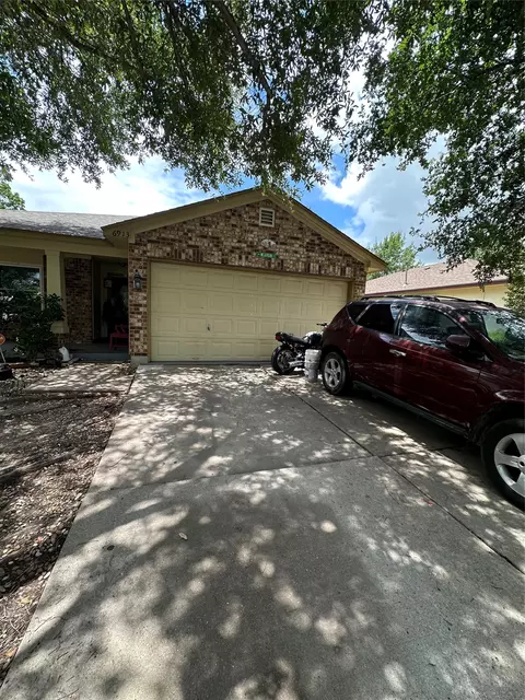 6913 Sabrina Dr, Austin, TX 78747