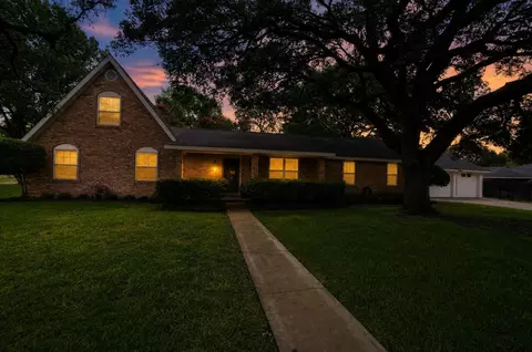 1622 Twin Island Drive Dr, Lockhart, TX 78644