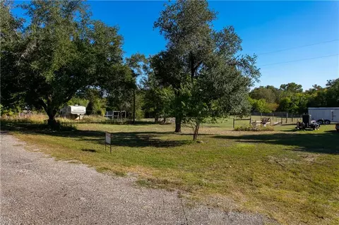 4449 Natalie Ln, Burton, TX 77835