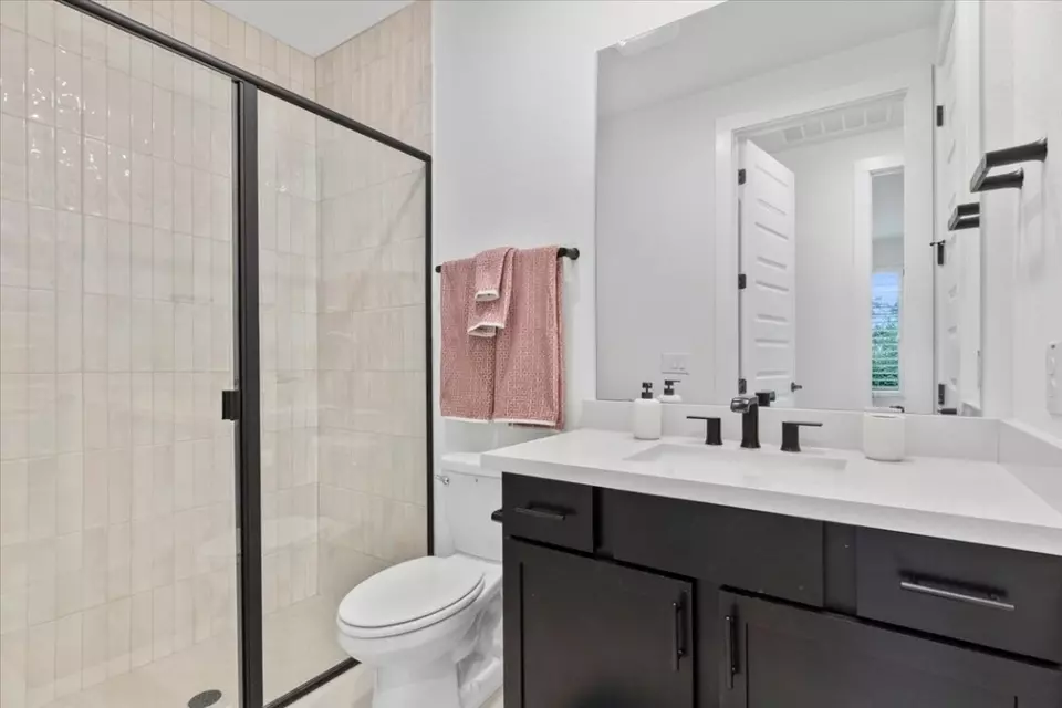 Bath - 8113 Edmondson Bnd, Austin, TX 78744 photo 3 of 3