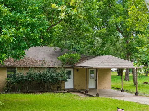 302 Harris St, Smithville, TX 78957