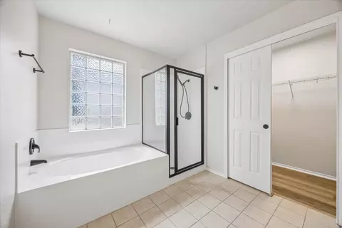 Bath - 910 Port Daniel Dr, Leander, TX 78641 photo 1 of 3