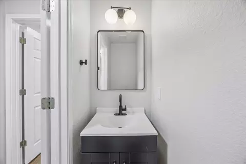 Bath - 910 Port Daniel Dr, Leander, TX 78641 photo 3 of 3