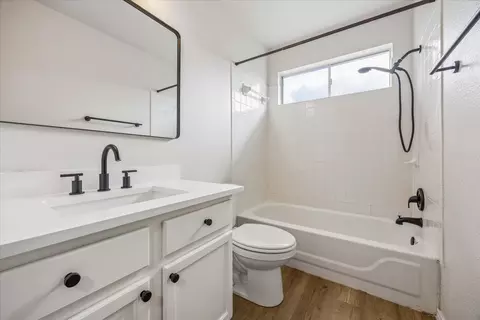 Bath - 910 Port Daniel Dr, Leander, TX 78641 photo 2 of 3