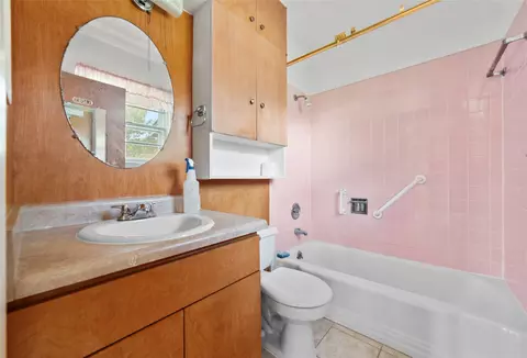 Bath - 1105 E Applegate Dr, Austin, TX 78753 photo 1 of 3
