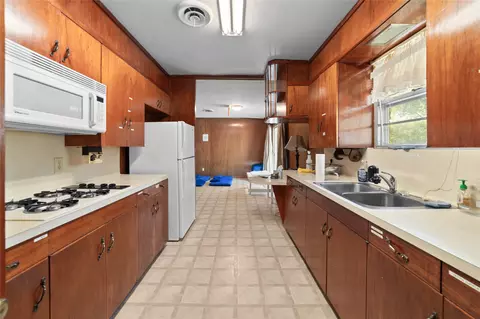Kitchen - 1105 E Applegate Dr, Austin, TX 78753 photo 2 of 2