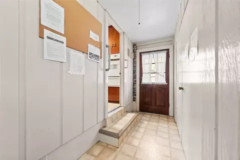 Entry Way - 1105 E Applegate Dr, Austin, TX 78753 photo 3 of 4