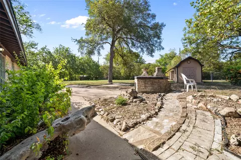 Exterior - 1105 E Applegate Dr, Austin, TX 78753 photo 6 of 7