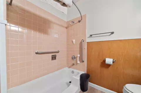 Bath - 1105 E Applegate Dr, Austin, TX 78753 photo 3 of 3