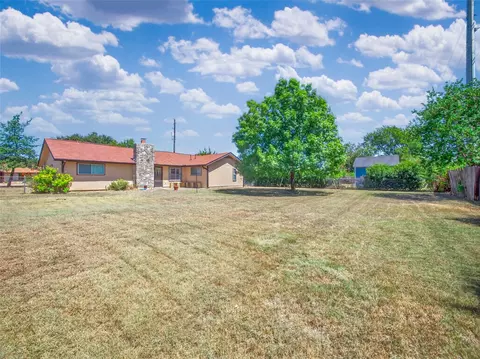 Exterior - 404 E Central Dr, Georgetown, TX 78628 photo 8 of 10
