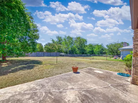 Exterior - 404 E Central Dr, Georgetown, TX 78628 photo 4 of 10