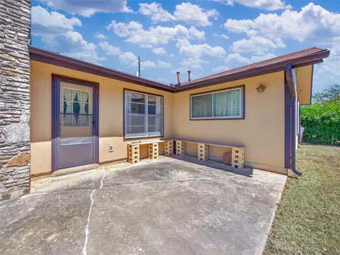 Exterior - 404 E Central Dr, Georgetown, TX 78628 photo 3 of 10