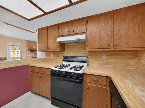 Kitchen - 404 E Central Dr, Georgetown, TX 78628 photo 3 of 4