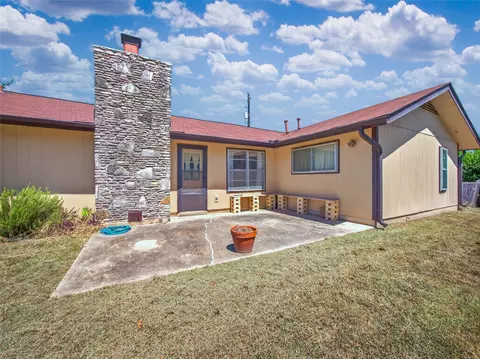 Exterior - 404 E Central Dr, Georgetown, TX 78628 photo 5 of 10