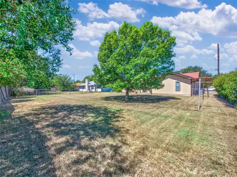 Exterior - 404 E Central Dr, Georgetown, TX 78628 photo 9 of 10