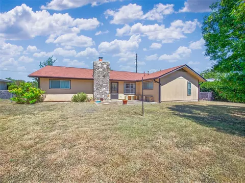Exterior - 404 E Central Dr, Georgetown, TX 78628 photo 6 of 10