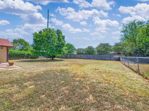 Exterior - 404 E Central Dr, Georgetown, TX 78628 photo 7 of 10