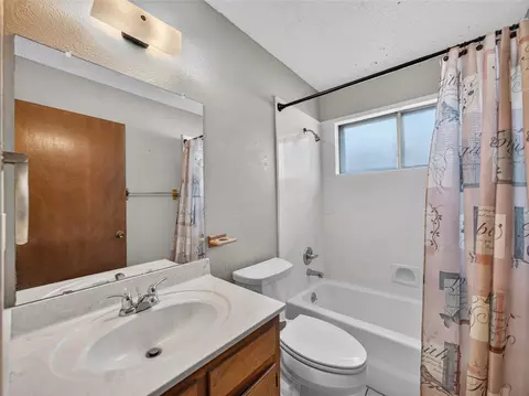 Bath - 404 E Central Dr, Georgetown, TX 78628 photo 3 of 3