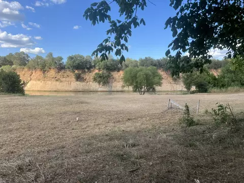 Undisclosed, Smithville, TX 78957