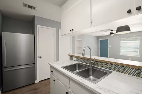 838 N Meadows Dr, Austin, TX 78758