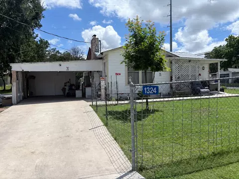 1324 5th St, Kerrville, TX 78028