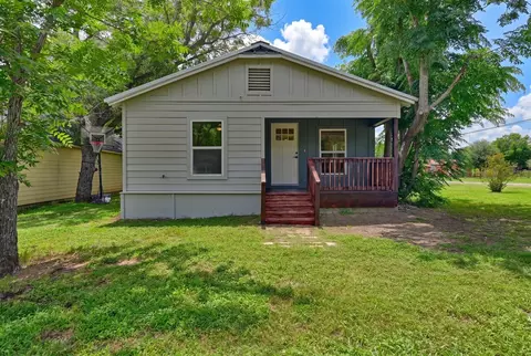 709 S Polk St, Giddings, TX 78942