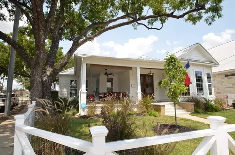 217 W Johnson St, San Antonio, TX 78204
